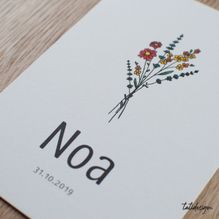 Noa-detail-bloemen-geboortekaartje-tatidesign